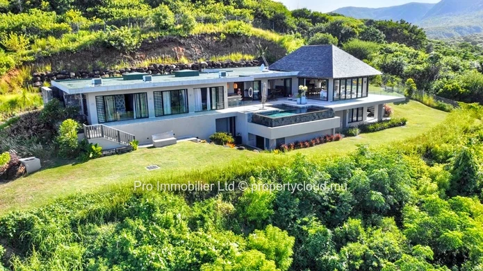 Stunning Fully Furnished Villa in Sought-After Palmyre Black River.