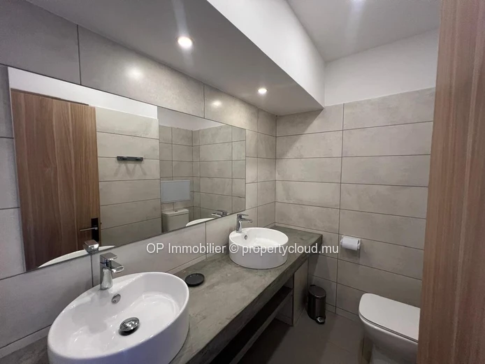 Complexe hôtelier 780m² à vendre à Trou aux Biches avec piscine