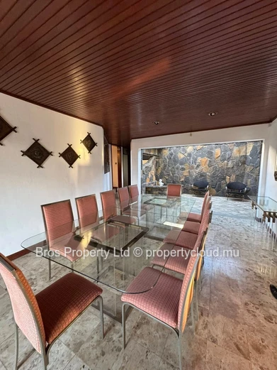 Villa 4 chambres à louer - Floreal, Curepipe | 110 000 roupies par mois | Terrain de 50 perches | 6 000 pieds carrés
