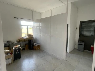 Commercial building at Palma Quatre Bornes for rent.