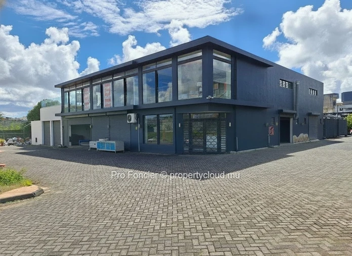 Bâtiment industriel et commercial à vendre à Phoenix - Bien situé