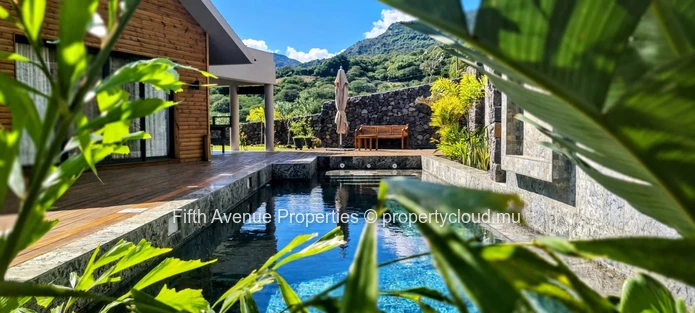 BLACK RIVER - Luxury 232 m² Villa with Private Pool