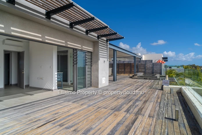 Penthouse Spacieux avec Piscine Privative
