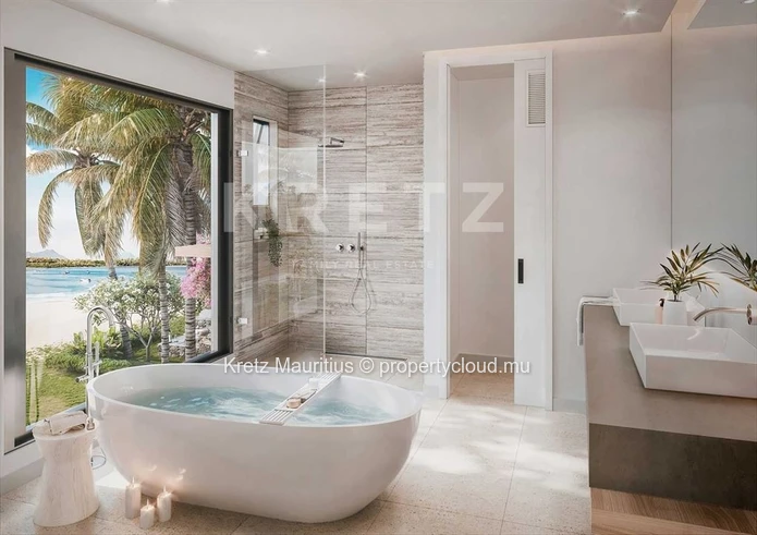 Waterfront penthouse with private pool near the marina