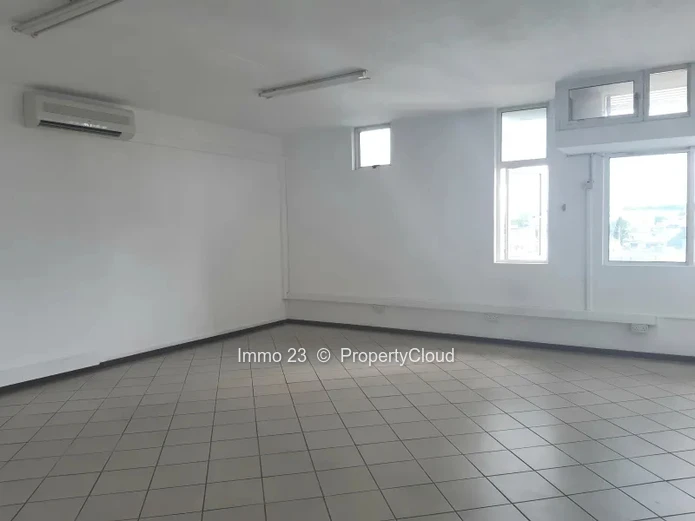 Office - 126m2 - Quatre Bornes - Ref. BU53960LO