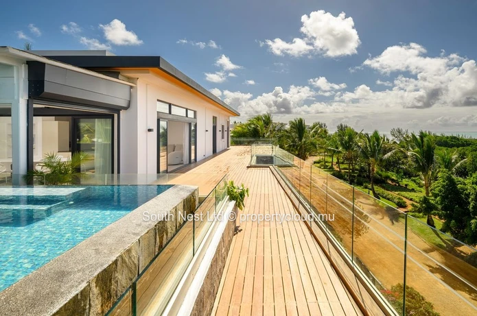 Magnifique Penthouse de 4 Chambres avec Vue Époustouflante sur le Lagon à Azuri Golf & Beachfront Village. 