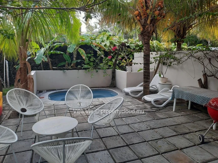 Belle Mare - 4-bedroom duplex with sea access (Sole Mandate)