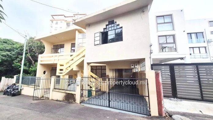 Two Houses for Sale – Rose-Hill 