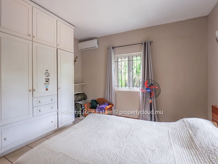 3-bedroom renovated house with office for rent in La Preneuse