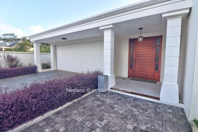 Modern single-storey villa with 3 bedrooms