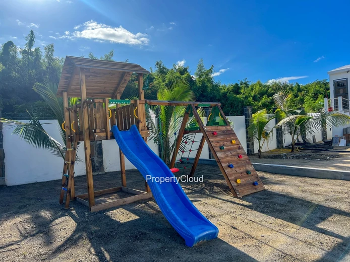 À Vendre | Appartement De 2 Chambres En Résidence Sécurisée | Coastal Road, Roches Noires