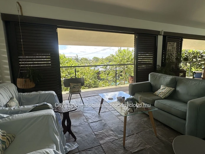 Maison d'architecte 4 chambres avec piscine à vendre à Calodyne