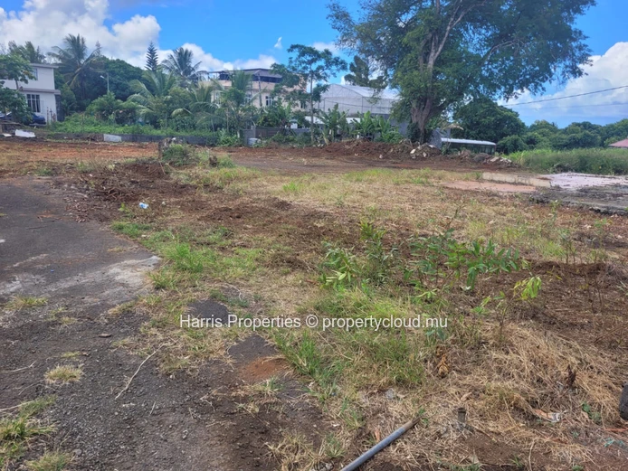 À VENDRE – Terrain commercial d’exception à Belle Vue Maurel