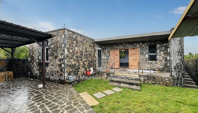 Villa de 2 chambres avec jardin à vendre à Grand Gaube.