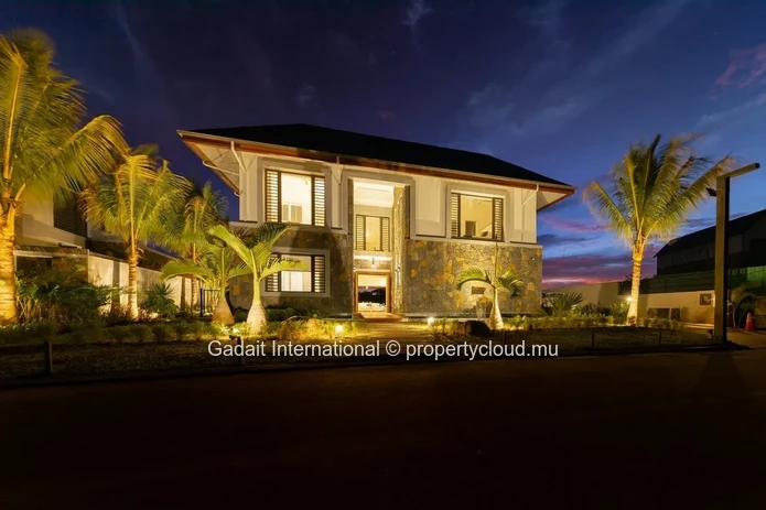 Luxury Villa with Private Mooring for Sale | La Balise Marina – Black River