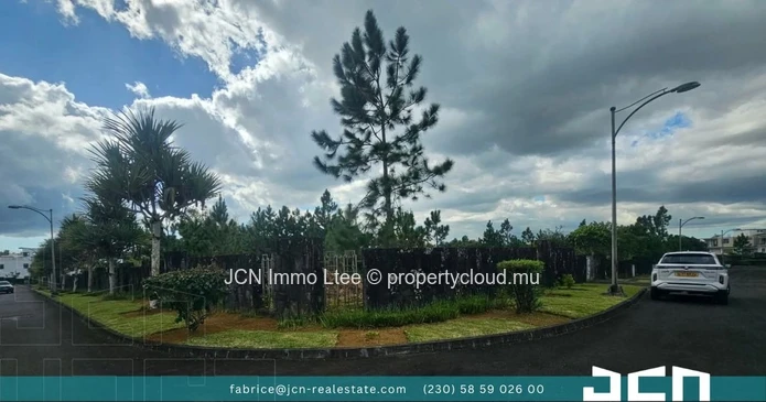 Corner Plot — Gated Secure Compound | Aurea