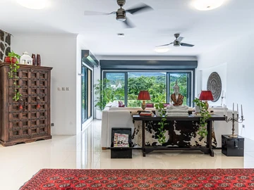 5 Bedroom Villa