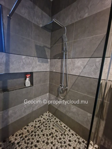 Roches Noires A 100 métres de la mer Appartement neuf de 2 càc balcon Parking Piscine communes. (Mandat exclusif)