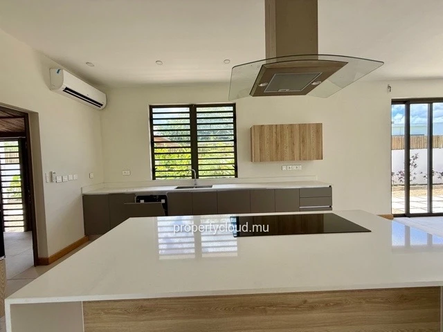Villa F4 avec piscine Vivez dans le luxe et le confort proche centre commercial de la Croisette de Grand Baie dans un...