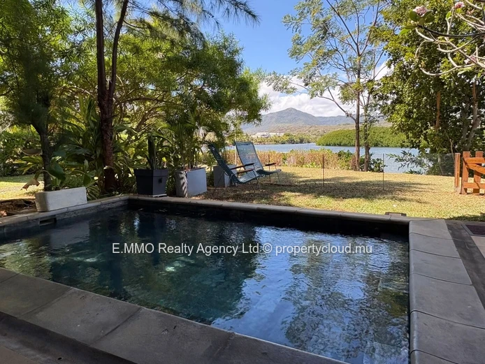 3-bedroom duplex with private pool – La Mivoie, Black River