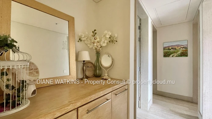 Duplex de 3 chambres en bord de marina à vendre à Rivière Noire