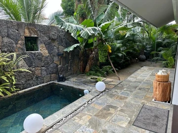 Spacieux appartement avec piscine privative à vendre à Rivière Noire, Île Maurice