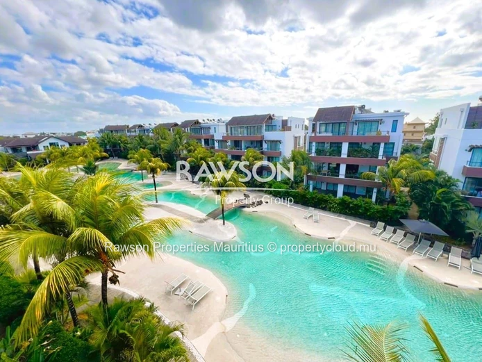 Magnifique Penthouse 3 Chambres En-Suit | Piscine De Style Lagon | Mont Choisy | € 720,000