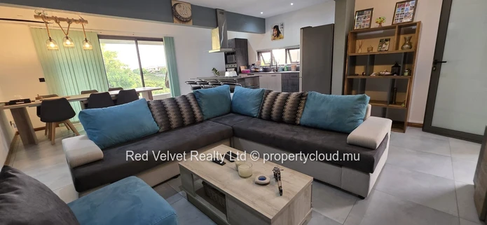 Luxury Furnished 3-Bedroom Townhouse with Rooftop Terrace and Jacuzzi – Flic en Flac | Rs 15M