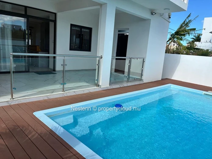 Modern 3-bedroom villa with pool close to the beach and Super U supermarket