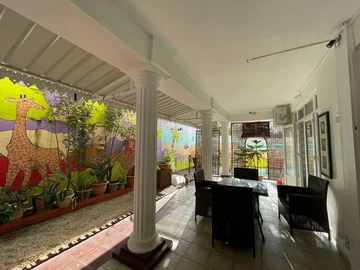 6 Bedroom Villa
