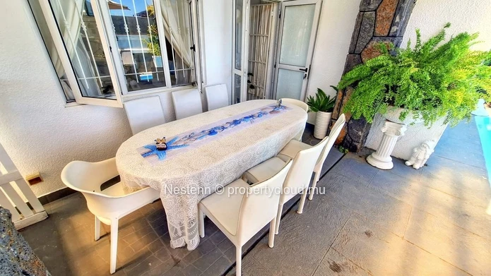 Charming 6 bedroom house with a swimming pool