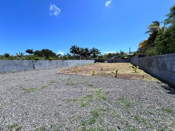 3-Bedroom Villa With Pool For Rent In Calodyne