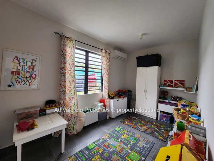 À vendre, magnifique propriété avec 2 maisons et piscine dans L'Ouest.