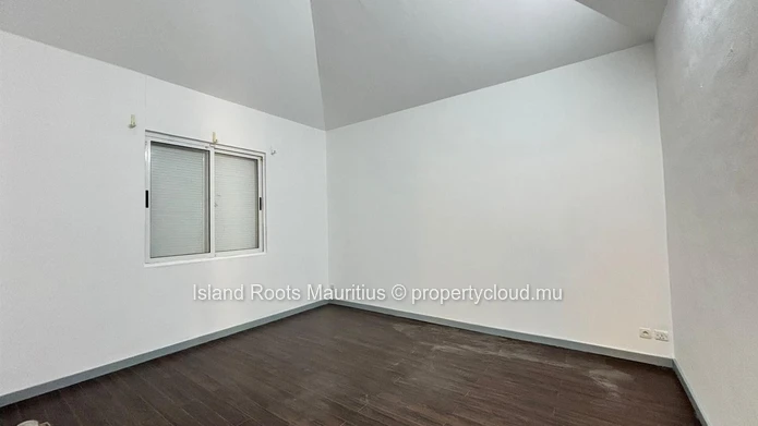 Opportunité d'acquérir une maison de 3 chambres dans un morcellement calme à Flic en Flac.