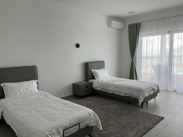 5 Bedroom Villa