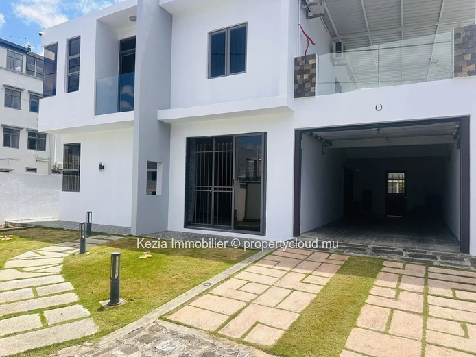 Modern Duplex Near The Beach