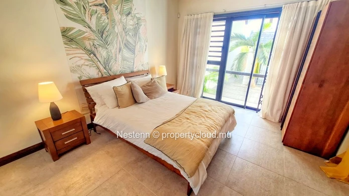 Elegant 4 bedroom seafront villa