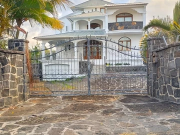A fine big house in St. Antoine [4. bedrooms]