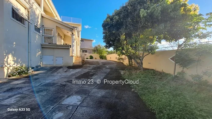 House / Villa - 5 bedrooms - Eb00e8ne - Ref. MA99468VE